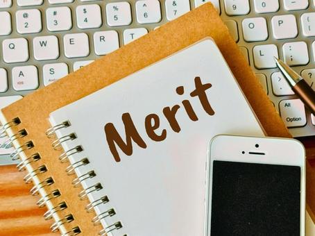 メリットの文字とスマホ・PC メリットの文字とスマホ・PC メリット,利点,長所の写真素材