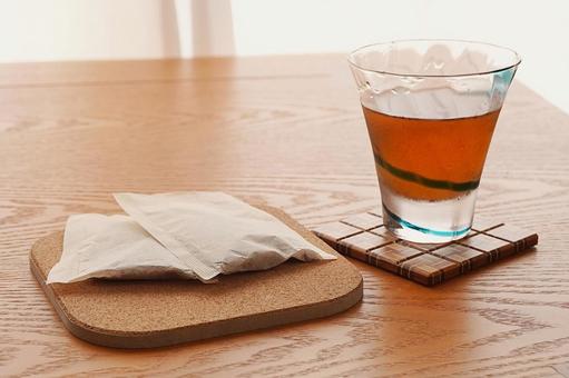 夏の麦茶 夏の麦茶 コップ,飲み物,麦茶の写真素材