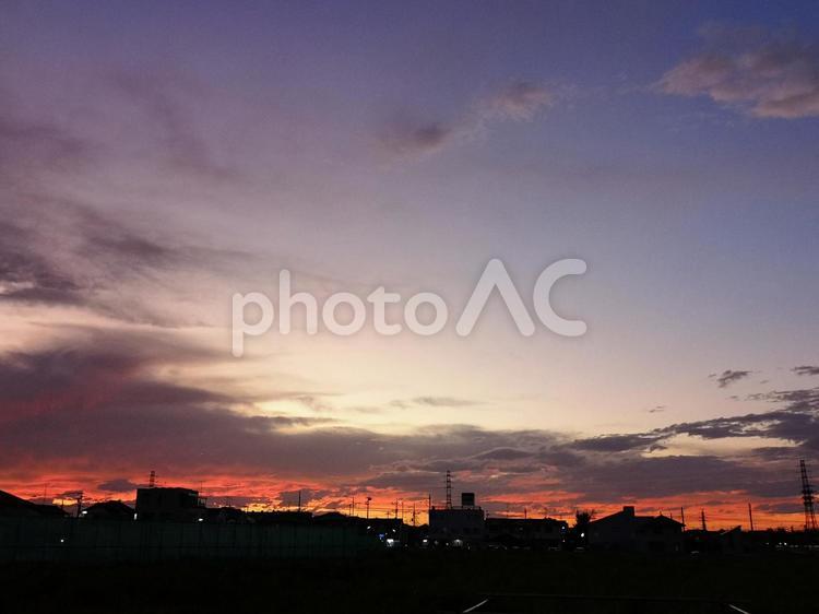 とある駅からの夕焼け 日暮れ,暁,たそがれの写真素材