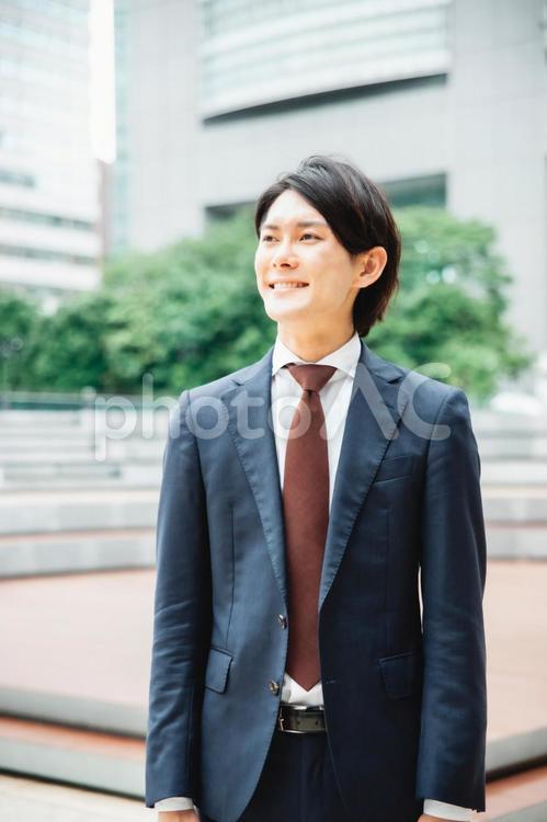 都会のビジネスマン（立つ） ビジネス,ビジネスマン,銀行員の写真素材