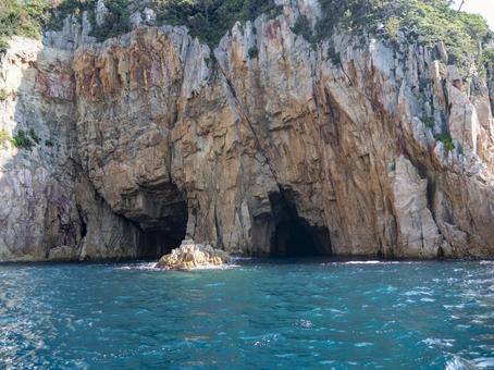 夫婦洞(黄金洞) 青海島 夫婦洞(黄金洞) 青海島の写真