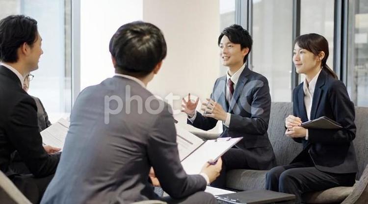 会議をするアジア人ビジネスマン 会議,ミーティング,経営者の写真素材