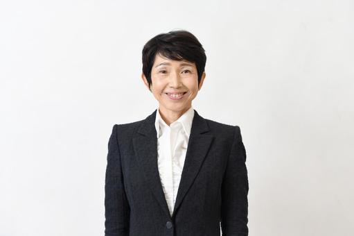 スーツ姿の中高年のビジネスパーソンの女性 ビジネス,ビジネスウーマン,女性の写真素材