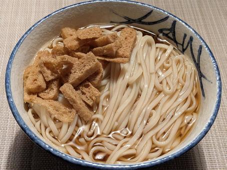小雪前の土曜日に自宅で食べたかけうどん 汁うどん,干しうどん,麺類の写真素材