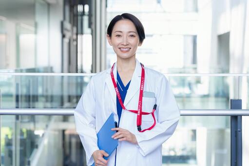 病院で働く女性の医者 病院,医者,医療の写真素材