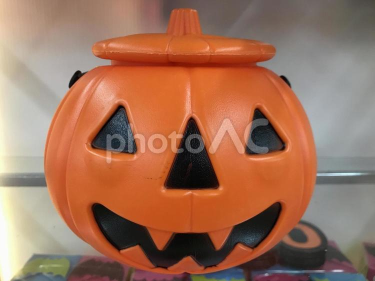 ジャックオランタン型の入れ物、ハロウィンイメージ カボチャ,パンプキン,オレンジの写真素材