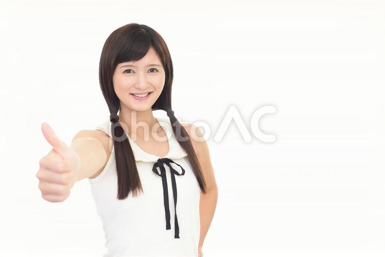 いいねのポーズをとる女性 女性,笑顔,微笑むの写真素材