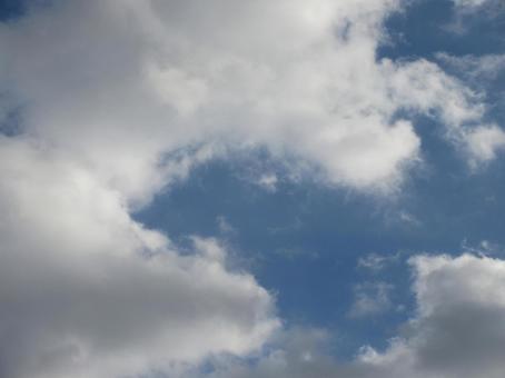 叫ぶ白い雲 雲,青空,叫ぶの写真素材