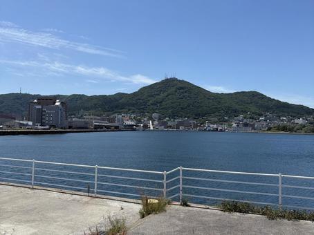 港から望む緑の山 港から望む緑の山 港,海,山の写真素材