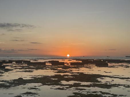 海辺　夕焼けの写真