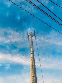 送電線と青空 送電線と青空の写真