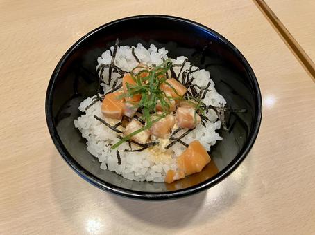 食べ物 サーモン丼 食べ物 サーモン丼 サーモン丼,のり,サーモンの写真素材