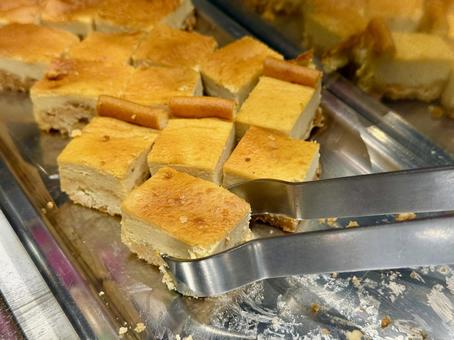 バイキング　一口サイズのチーズケーキ 一口サイズ,チーズケーキ,ベイクドチーズケーキの写真素材
