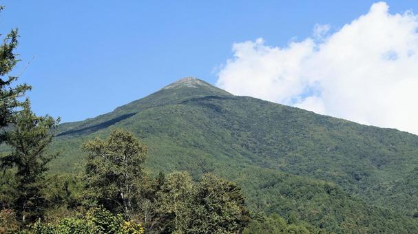 初秋 富士見高原から見る編笠山 初秋 富士見高原から見る編笠山 富士見高原,編笠山,初秋の写真素材