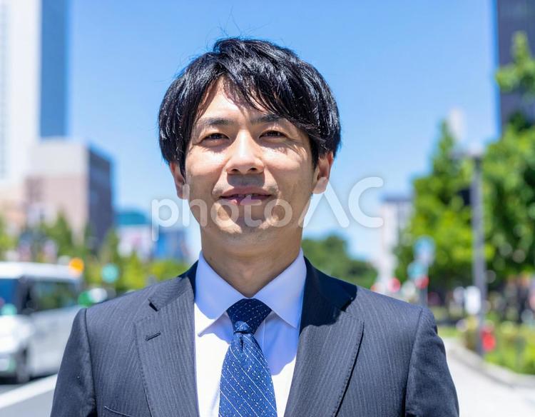 爽やかな印象のビジネスマン男性 男性,ビジネス,街の写真素材