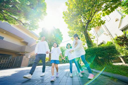 4 family members taking a walk, семья, семья, хорошие друзья, JPG