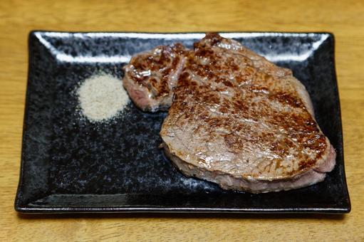 厚みのあるステーキ 厚みのあるステーキ 肉,牛肉,ステーキの写真素材