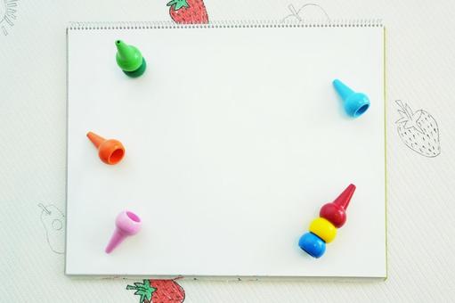 赤ちゃん用のクレヨンと画用紙-3 赤ちゃん用のクレヨンと画用紙-3 クレヨン,色,お絵描きの写真素材