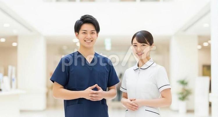 笑顔で立つアジア人看護師 看護師,笑顔,男性の写真素材