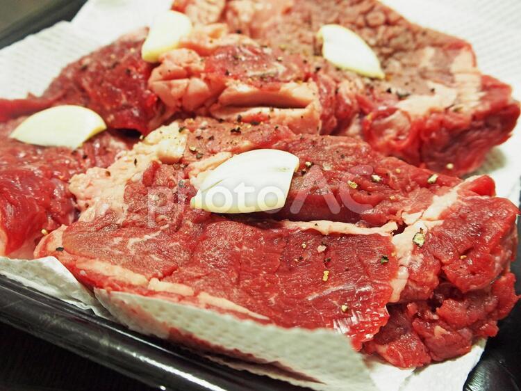 ステーキ用の牛肉 ステーキ,牛肉,生肉の写真素材