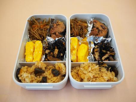 手作り・弁当(二人前) 手作り・弁当(二人前) 手作り,弁当,きゅうりの漬物の写真素材