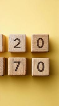 黄色背景に2070年の木彫り数字ブロック 黄色背景に2070年の木彫り数字ブロックの写真