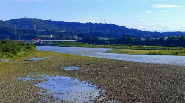 橋からみた信濃川の風景 橋からみた信濃川の風景 川,青空,河原の写真素材