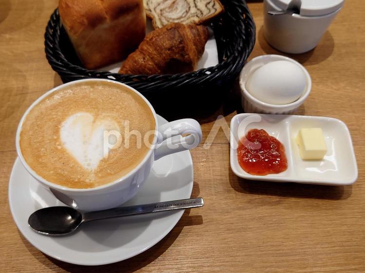 カフェラテとパンの朝食 食事,モーニング,コーヒーの写真素材