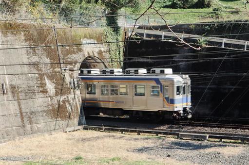 トンネルから出てくる南海電鉄の電車02 電車,鉄道,南海の写真素材