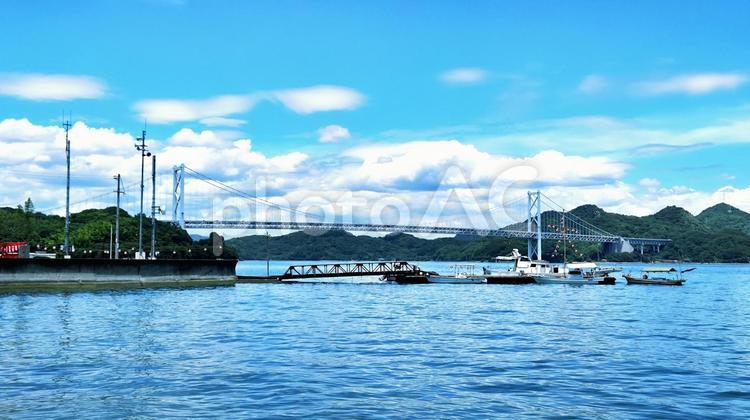 夏の因島の海と橋 海,因島,いんのじまの写真素材