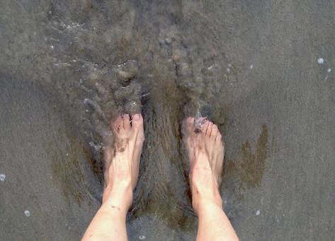 海に晒される足 海に晒される足 海,バリ島,砂の写真素材