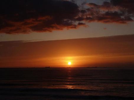 日の出を迎える晩秋の海② 海,太平洋,日の出の写真素材