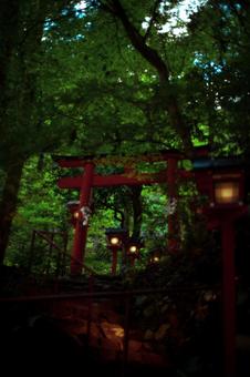 フィルムカメラ風の神社の写真 フィルムカメラ風の神社の写真の写真