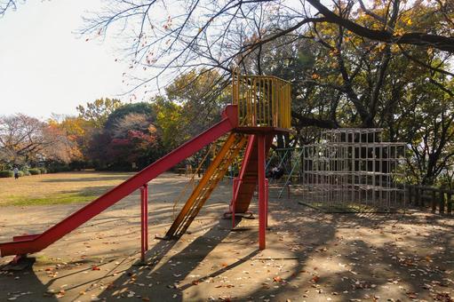 多摩川台公園の滑り台 多摩川台公園,滑り台,木々の写真素材