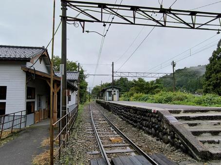 富山地方鉄道立山線、有峰口駅、ホーム 富山地方鉄道立山線、有峰口駅、ホーム 富山地方鉄道,富山地鉄,地鉄の写真素材