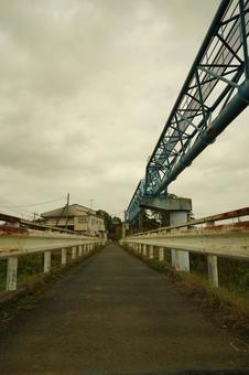 R407東松山市天神橋と並走する寂れた橋 R407東松山市天神橋と並走する寂れた橋の写真