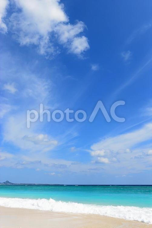 沖縄の美しい海とさわやかな空 海,沖縄,自然の写真素材