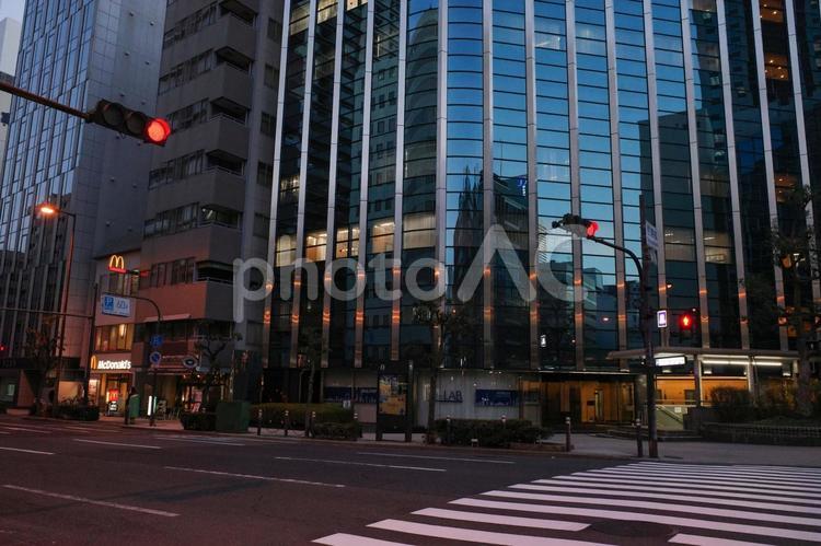 3月　信濃橋交差点 早朝,ビジネス街,通勤の写真素材