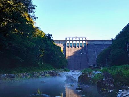 砂湯と湯原ダム(湯原温泉・岡山県真庭市) 砂湯と湯原ダム(湯原温泉・岡山県真庭市) 湯原温泉砂湯,砂湯,湯原温泉の写真素材