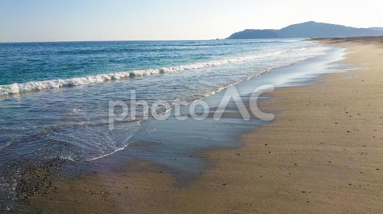 引く波と寄せる波 波,海,海水の写真素材