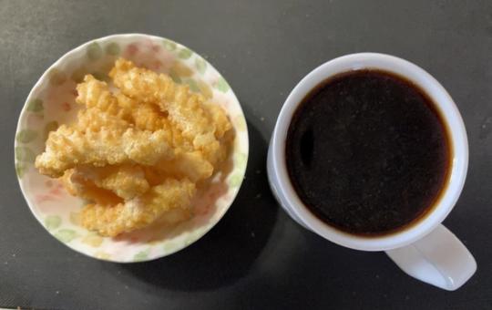 ドリップコーヒーとわさび味のひねり揚げ ドリップコーヒーとわさび味のひねり揚げの写真