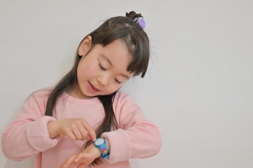 Girl pointing at a watch, guarda, guarda, tempo, JPG