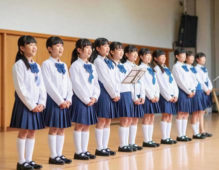 合唱をする生徒達 合唱をする生徒達の写真