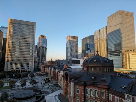 東京駅丸の内口 東京駅丸の内口 東京駅,夕方,丸の内の写真素材