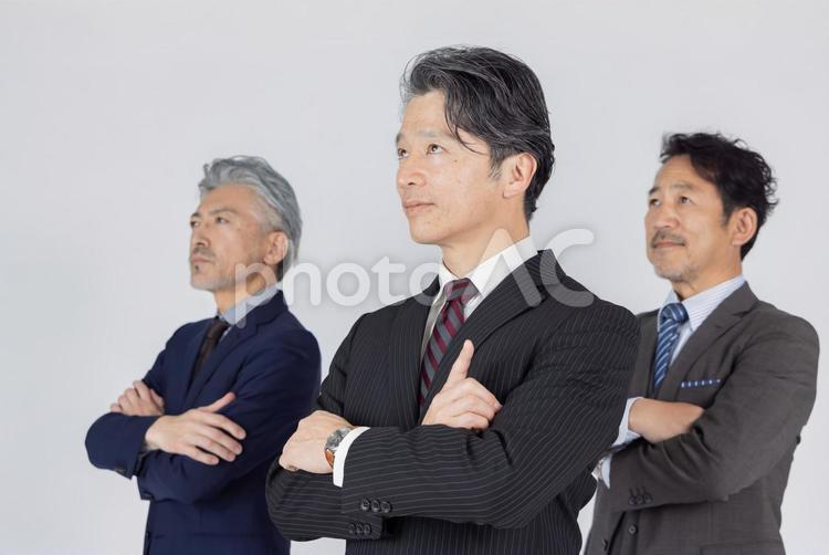 見上げるハイクラスビジネスパーソン エグゼクティブ,ビジネスマン,見上げるの写真素材