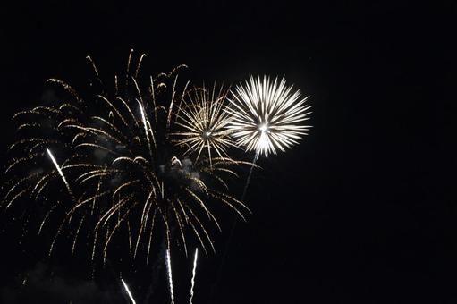 打ち上げ花火 打ち上げ花火の写真