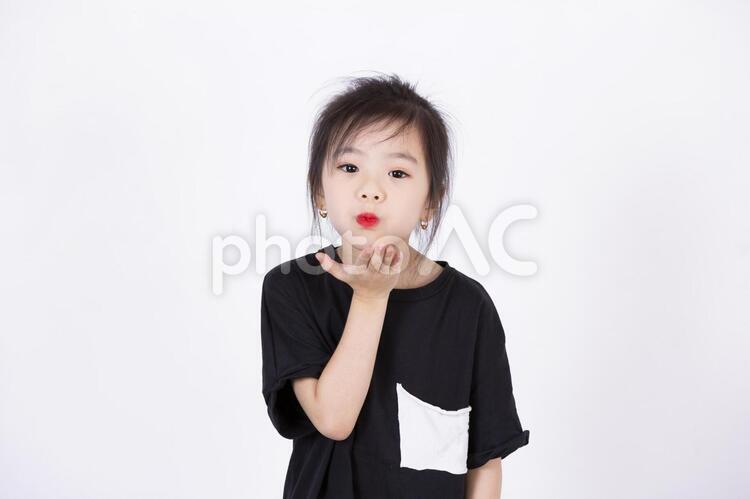 ポーズをとる女の子 韓国人,少女,ポートレートの写真素材
