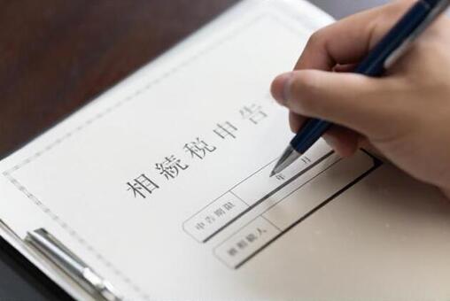 Tax accountant's hand to fill out the inheritance tax return, JPG Tax accountant's hand to fill out the inheritance tax return, inheritance tax return, tax accountant, inheritance, JPG