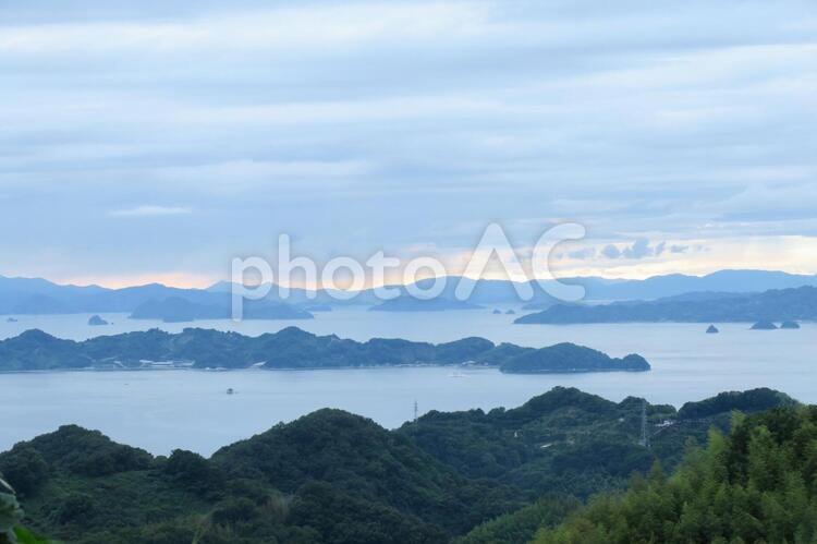 瀬戸の夕暮れ 山,風景,水域の写真素材