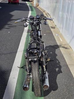 錆びれたバイクの後ろ姿 錆びれたバイクの後ろ姿 バイク,オートバイ,整備の写真素材